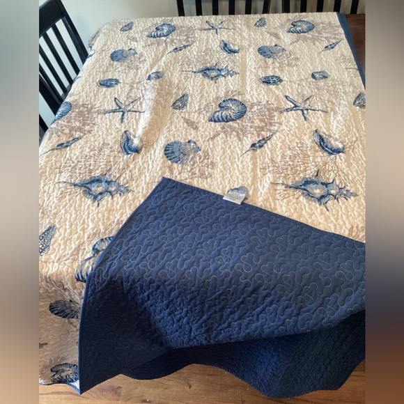 Quilted Sea Life Spread with Shams - Picture 1 of 6